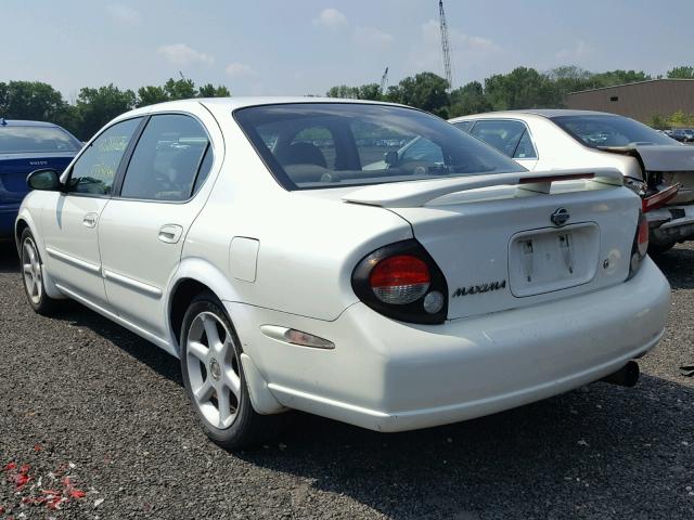 JN1CA31DX1T840593 - 2001 NISSAN MAXIMA GXE WHITE photo 3