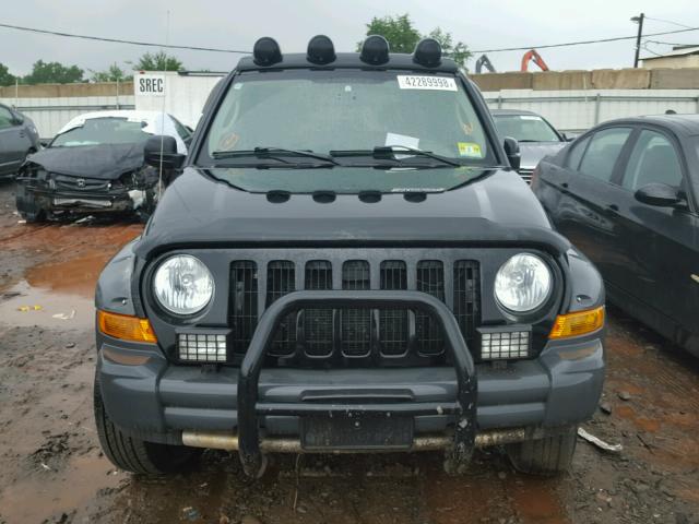 1J4GL38K25W547413 - 2005 JEEP LIBERTY RE BLACK photo 9