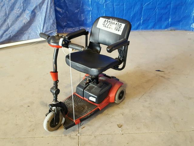 26703C3 - 2001 GOGO POWERCHAIR RED photo 2