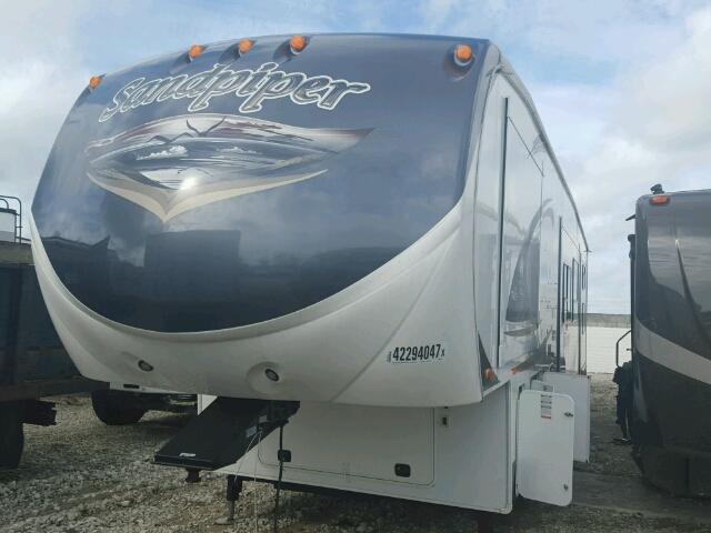 4X4FSAN22DJ026923 - 2013 SAND 5TH WHEEL WHITE photo 2