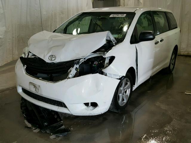 5TDZK3DC5CS265148 - 2012 TOYOTA SIENNA BAS WHITE photo 2