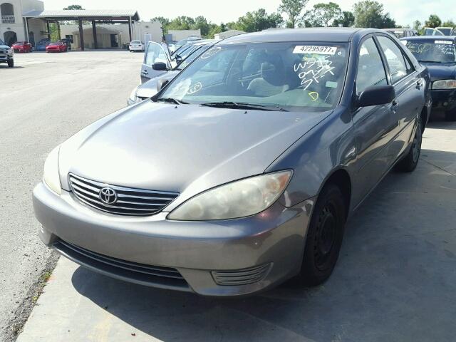 4T1BE32KX6U731686 - 2006 TOYOTA CAMRY GRAY photo 2