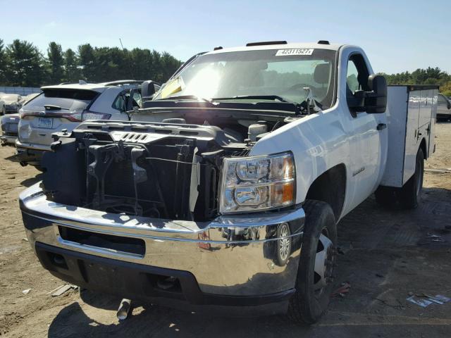 1GB3CZCG0BF205467 - 2011 CHEVROLET SILVERADO WHITE photo 2