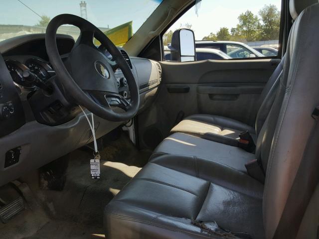 1GB3CZCG0BF205467 - 2011 CHEVROLET SILVERADO WHITE photo 5