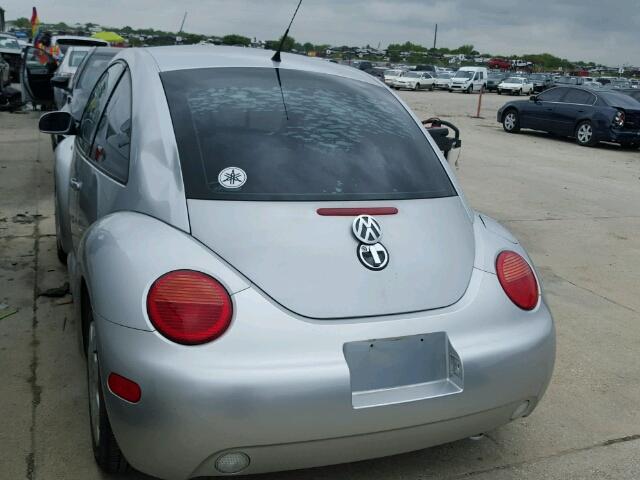 3VWCS21C81M418409 - 2001 VOLKSWAGEN NEW BEETLE 银色 照片 3