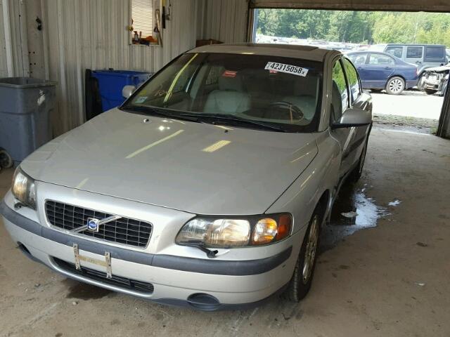 YV1RS61T142363540 - 2004 VOLVO S60 SILVER photo 2