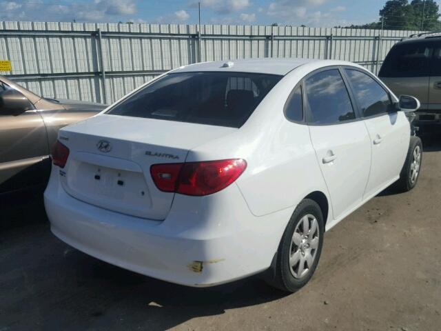 KMHDU46D98U563085 - 2008 HYUNDAI ELANTRA GL WHITE photo 4