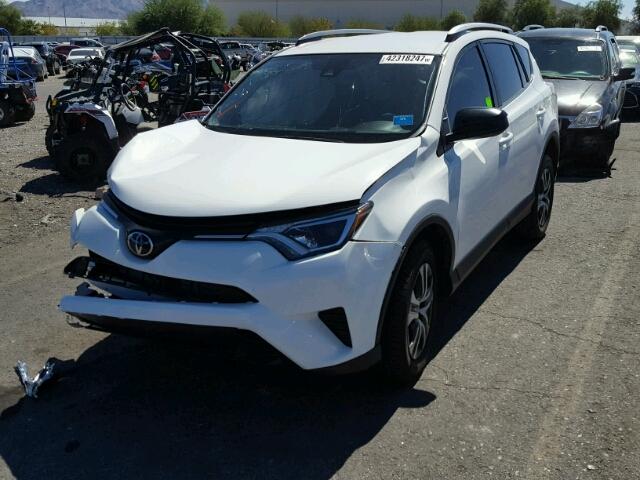 JTMZFREV9HJ130024 - 2017 TOYOTA RAV4 LE WHITE photo 2