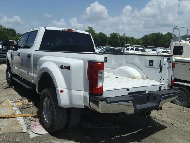 1FT8W4DT9HEB56825 - 2017 FORD F450 SUPER WHITE photo 3