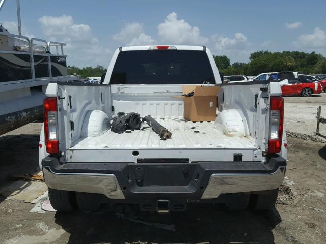 1FT8W4DT9HEB56825 - 2017 FORD F450 SUPER WHITE photo 9