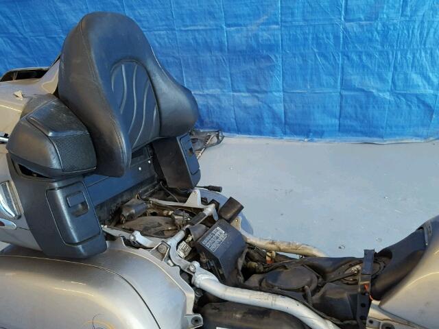 1HFSC470X3A207254 - 2003 HONDA GL1800 SILVER photo 6