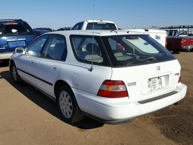 1HGCE1725RA008213 - 1994 HONDA ACCORD WHITE photo 3