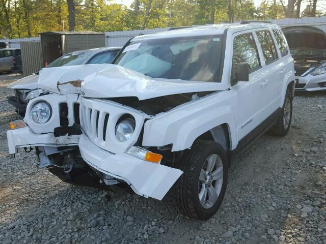 1C4NJRFBXFD425811 - 2015 JEEP PATRIOT LA WHITE photo 2