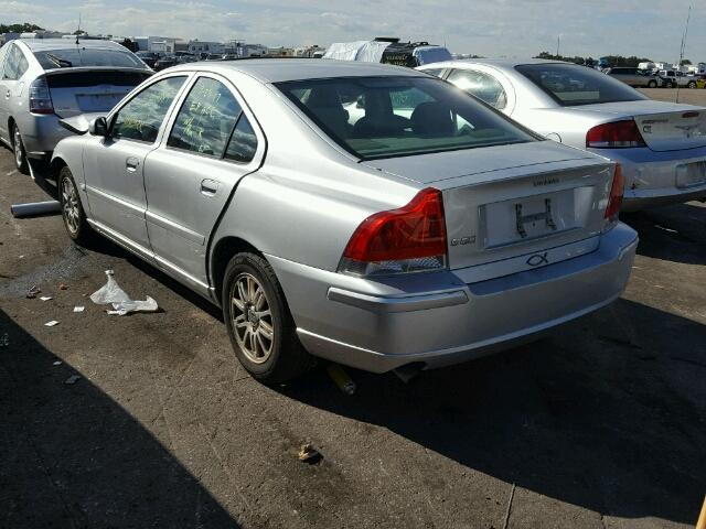 YV1RS640252475136 - 2005 VOLVO S60 SILVER photo 3