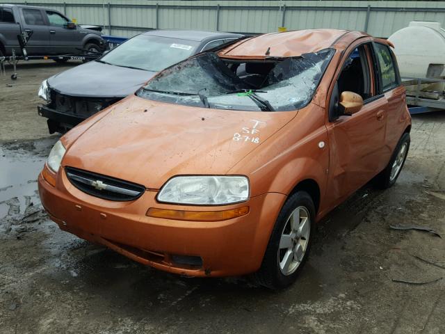KL1TD66618B035220 - 2008 CHEVROLET AVEO BASE Orange photo 2