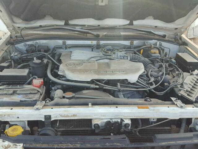 JNRDR09X72W212546 - 2002 INFINITI QX4 WHITE photo 7