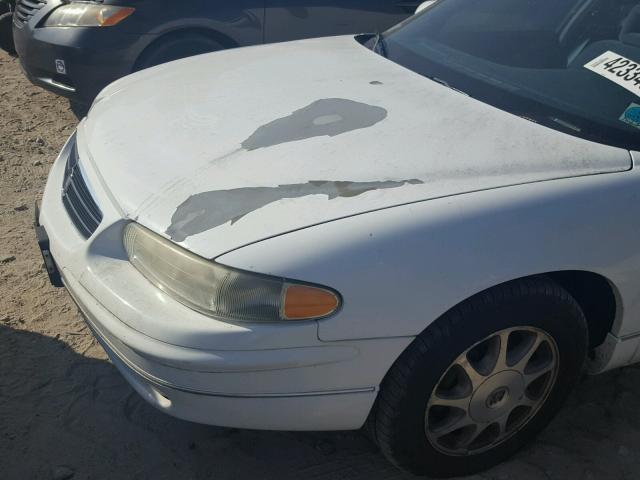 2G4WB52K1W1574874 - 1998 BUICK REGAL LS WHITE photo 9