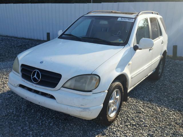 4JGAB54E7YA220772 - 2000 MERCEDES-BENZ ML WHITE photo 2