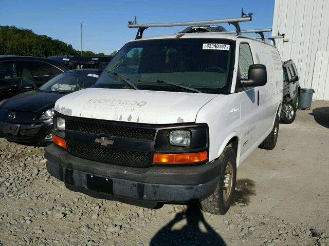 1GCHG35U041203269 - 2004 CHEVROLET EXPRESS G3 WHITE photo 2