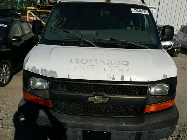 1GCHG35U041203269 - 2004 CHEVROLET EXPRESS G3 WHITE photo 9