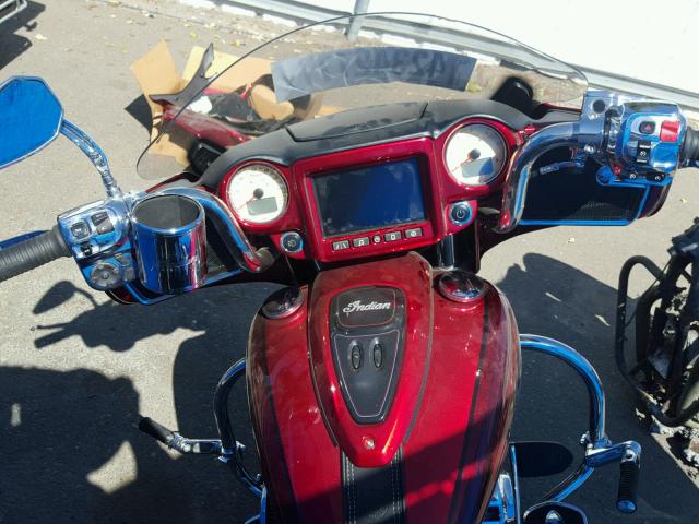 56KTCEAA2H3353000 - 2017 INDIAN MOTORCYCLE CO. CHIEFTAIN RED photo 5