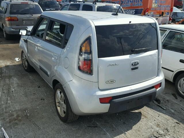 KNDJT2A24A7702404 - 2010 KIA SOUL + SILVER photo 3