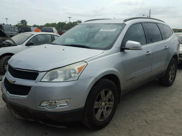 1GNER23D79S135698 - 2009 CHEVROLET TRAVERSE SILVER photo 2