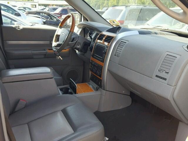 1A8HW58N37F564269 - 2007 CHRYSLER ASPEN LIMI WHITE photo 5