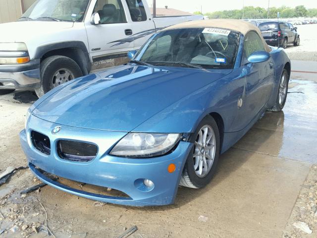 4USBT33545LR71317 - 2005 BMW Z4 2.5 BLUE photo 2
