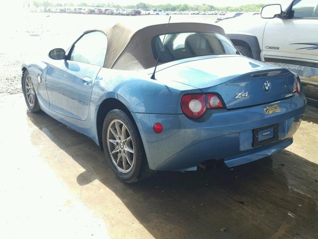 4USBT33545LR71317 - 2005 BMW Z4 2.5 BLUE photo 3