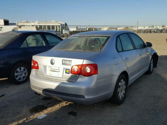 3VWPG71K75M639898 - 2005 VOLKSWAGEN NEW JETTA SILVER photo 4