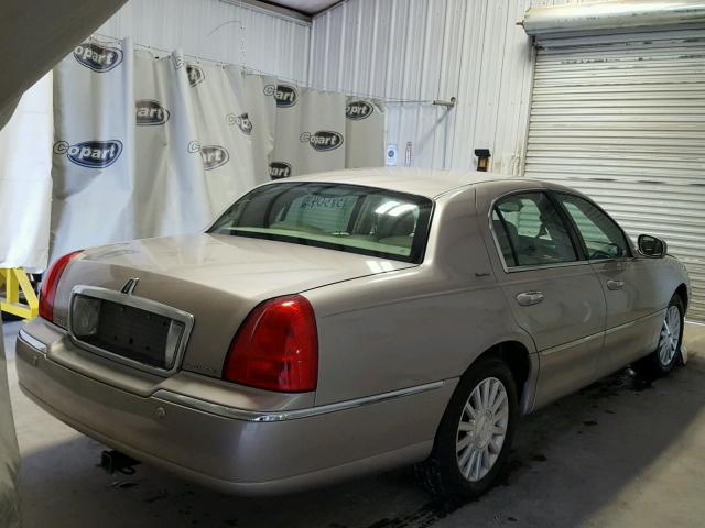 1LNHM82W43Y640737 - 2003 LINCOLN TOWN CAR BEIGE photo 4