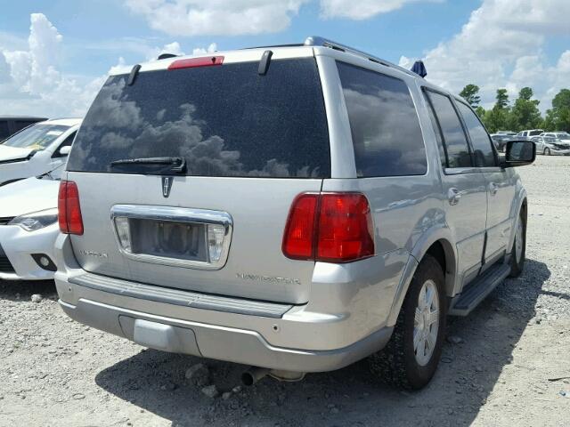 5LMFU27R53LJ48168 - 2003 LINCOLN NAVIGATOR Silber Foto 4