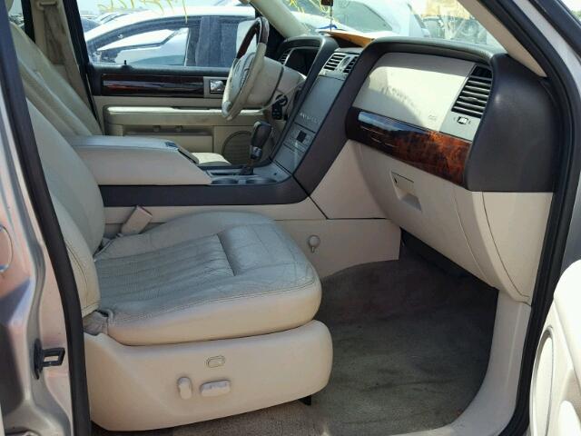 5LMFU27R53LJ48168 - 2003 LINCOLN NAVIGATOR Silber Foto 5