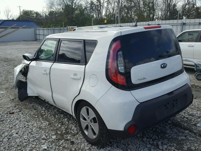 KNDJN2A29G7375498 - 2016 KIA SOUL WHITE photo 3