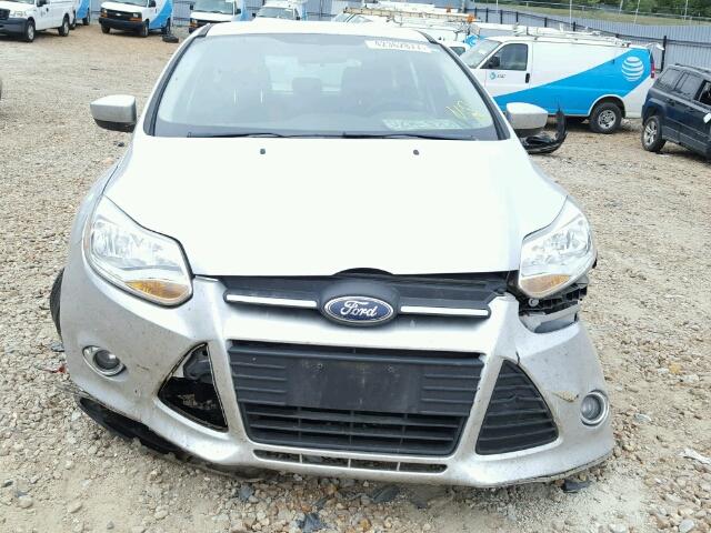 1FAHP3K22CL250394 - 2012 FORD FOCUS SE SILVER photo 9