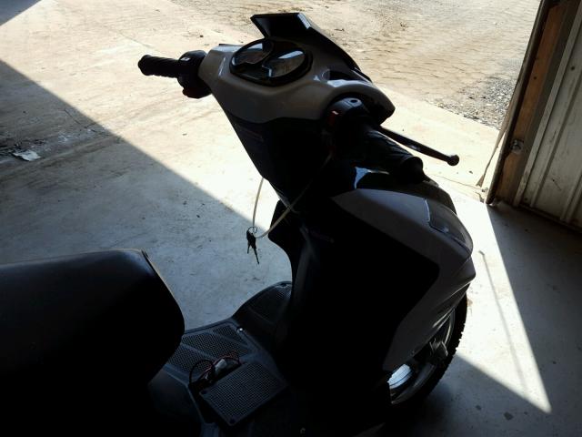 L37LMGFV3BZ080008 - 2011 OTHER MOPED BLACK photo 5