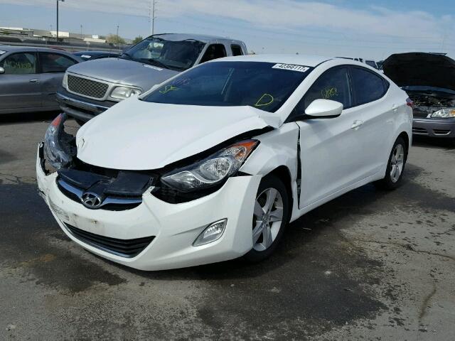 5NPDH4AE3DH234184 - 2013 HYUNDAI ELANTRA GL WHITE photo 2