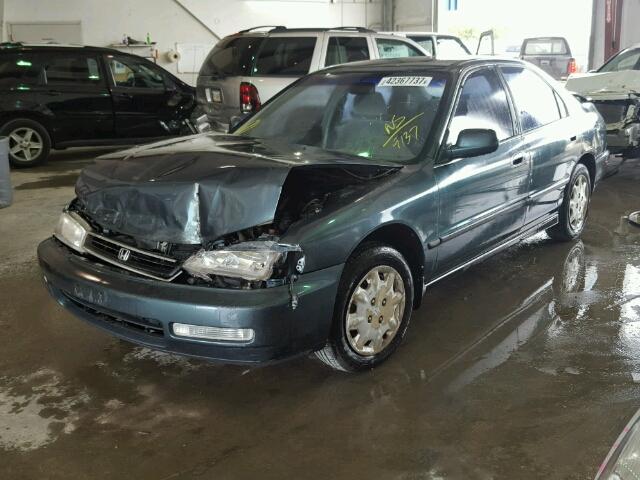 1HGCD5638TA229137 - 1996 HONDA ACCORD LX GREEN photo 2