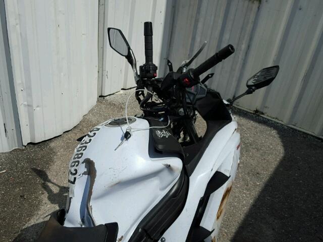 JKAEXEE16DDA11211 - 2013 KAWASAKI EX650 E WHITE photo 5