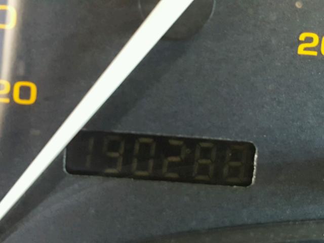 1G8ZK8277WZ283330 - 1998 SATURN SW2 RED photo 8