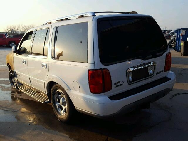 5LMFU28A6YLJ26079 - 2000 LINCOLN NAVIGATOR WHITE photo 3