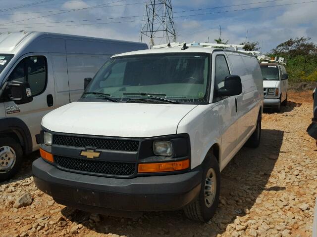 1GCWGBFG7G1175677 - 2016 CHEVROLET EXPRESS G2 WHITE photo 2