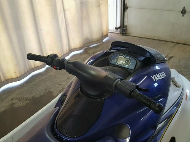 YAMA3709C404 - 2004 YAMAHA WAVERUNNER WHITE photo 5