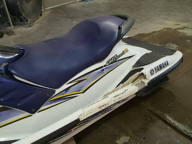 YAMA3709C404 - 2004 YAMAHA WAVERUNNER WHITE photo 9