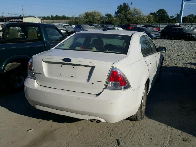 3FAHP07Z98R227966 - 2008 FORD FUSION SE WHITE photo 4