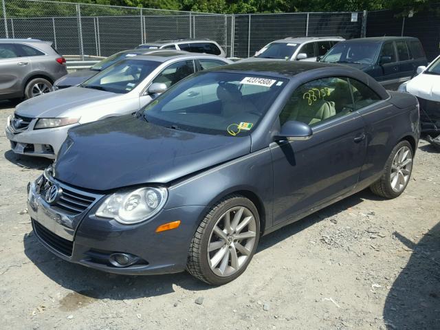 WVWDB71F67V026767 - 2007 VOLKSWAGEN EOS 3.2L S GRAY photo 2