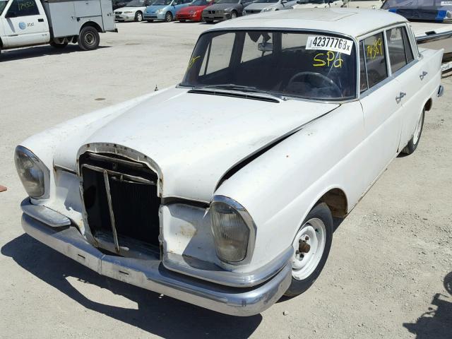 00011101010034587 - 1961 MERCEDES-BENZ 220  WHITE photo 2