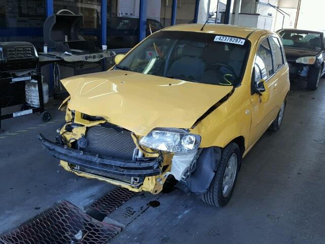 KL1TG62625B333106 - 2005 CHEVROLET AVEO LT YELLOW photo 2