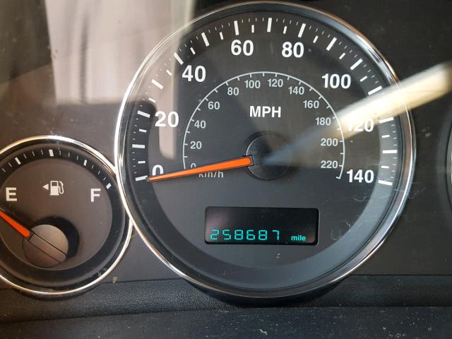 1J8HG48P07C562960 - 2007 JEEP COMMANDER BLACK photo 8